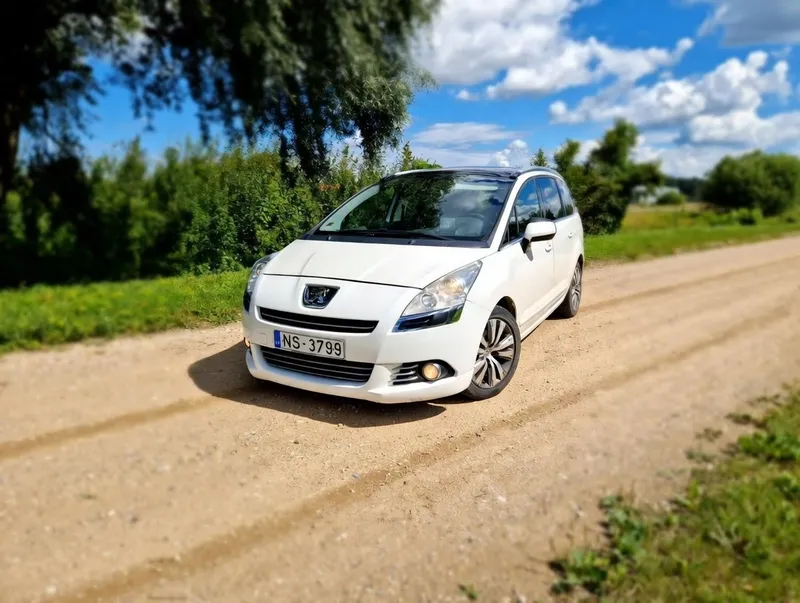 Peugeot 5008 - Image 1